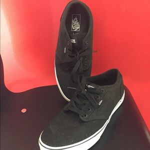 Men’s 10.5 Black Vans